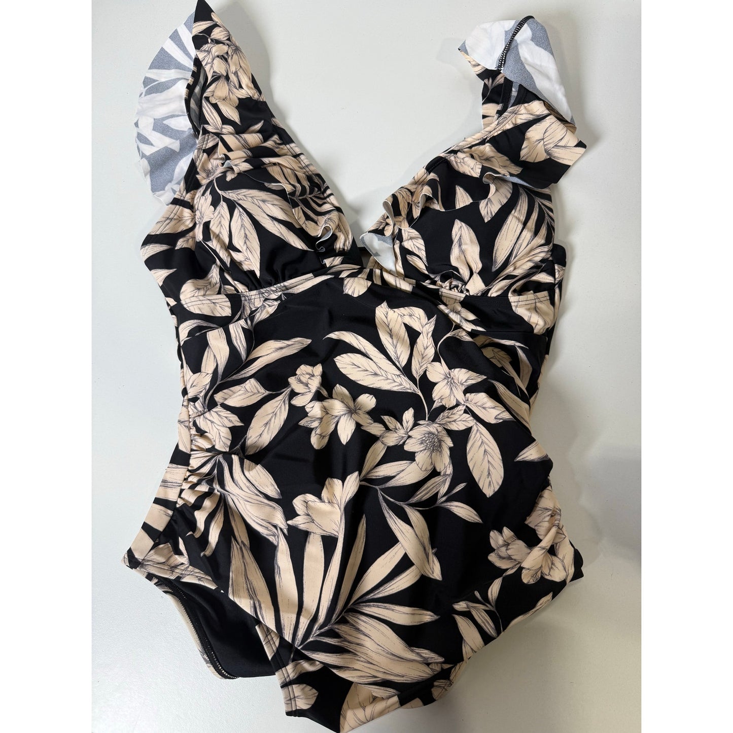CUPSHE Women's V Neck One Piece Swimsuit Ruffled Lace Up Monokini