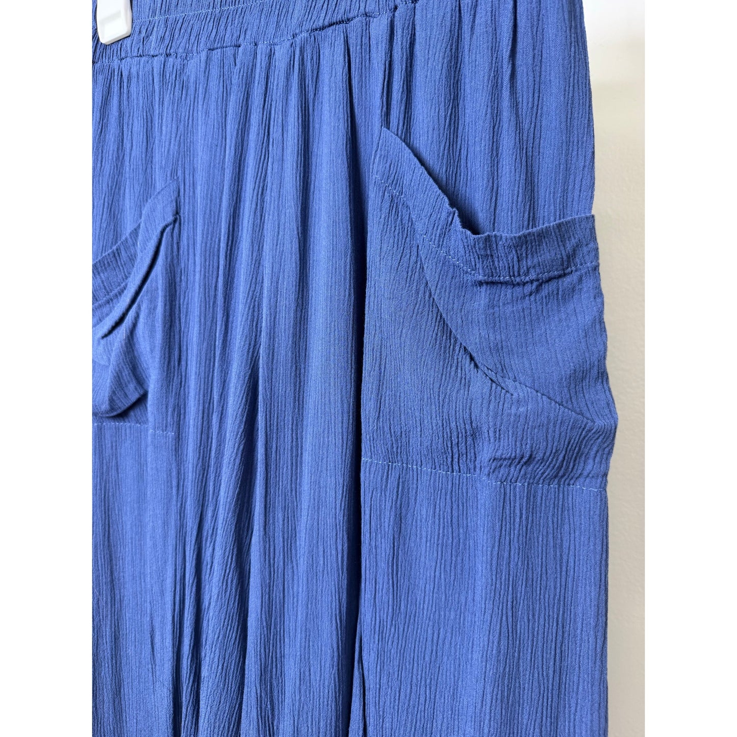 Blue relaxed cropped cargo pants – NWOT