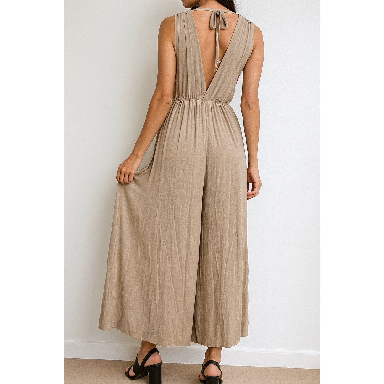 Chic Sleeveless Wide-Leg Jumpsuit – Beige / Neutral