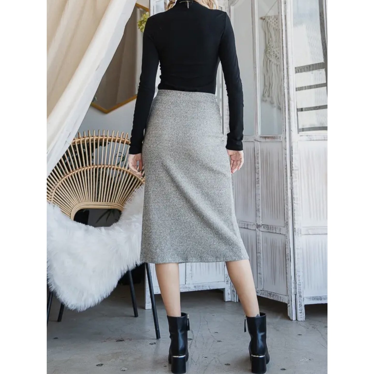 Ribbed side slit midi skirt