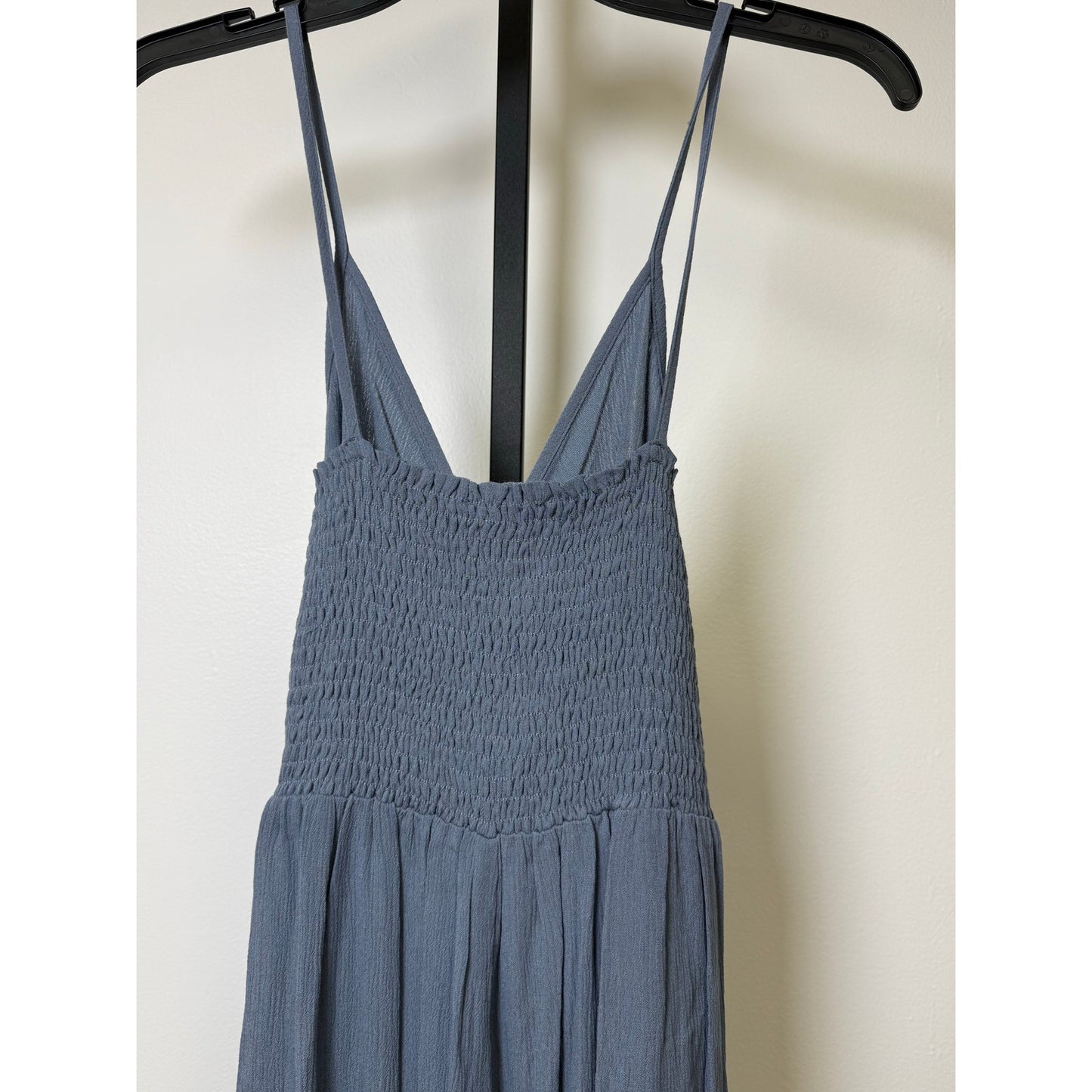 WOVEN SOLID FRONT RUCHED ROUND HEMMING MIDI JUMPSUIT.