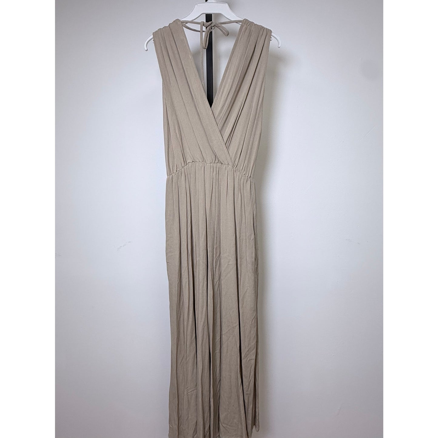 Chic Sleeveless Wide-Leg Jumpsuit – Beige / Neutral