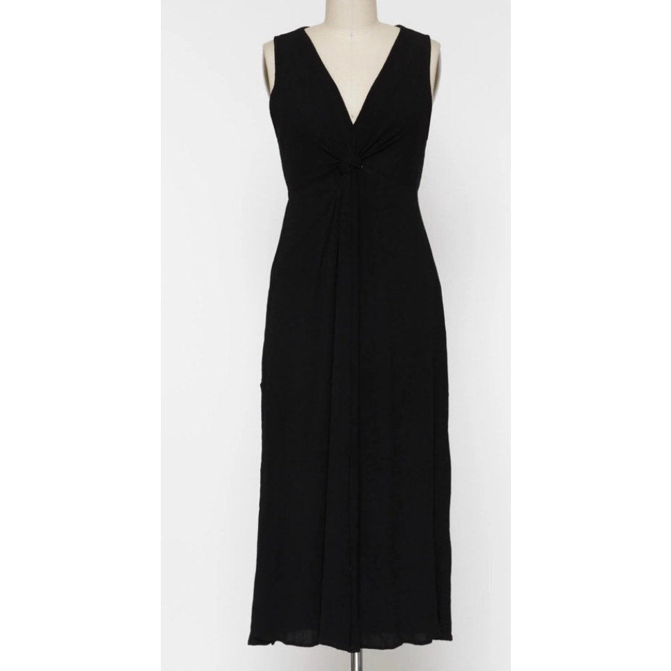 PRE-WASHED SOLID GAUZE SLEEVELESS DEEP V-NECK FRONT KNOT MAXI DRESS.
100% RAYON