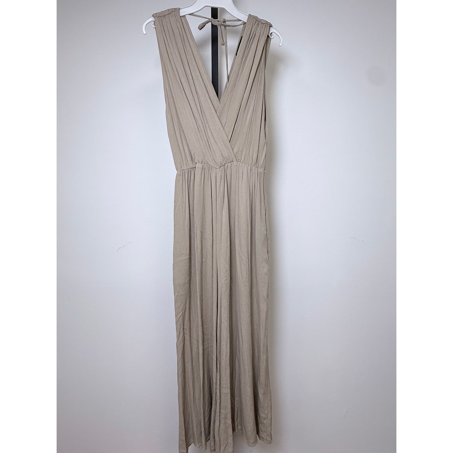 Chic Sleeveless Wide-Leg Jumpsuit – Beige / Neutral