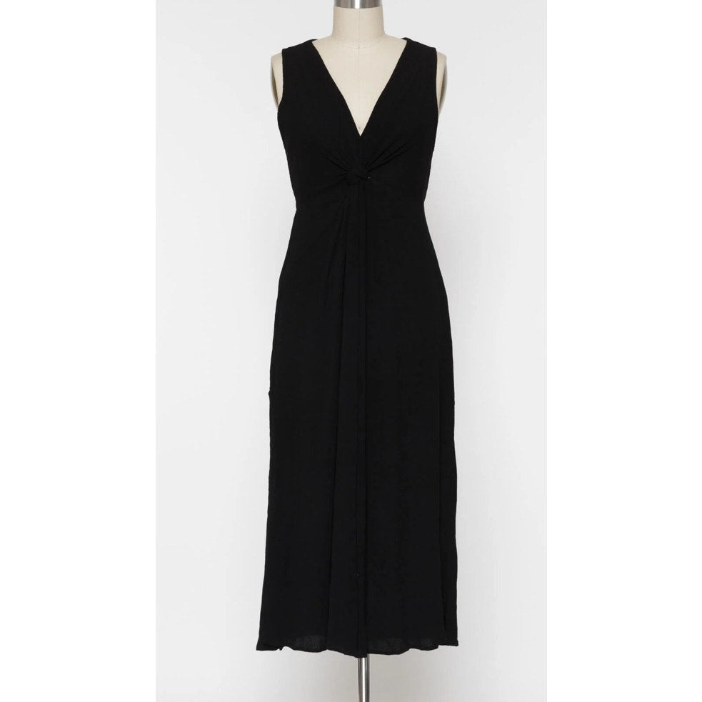 PRE-WASHED SOLID GAUZE SLEEVELESS DEEP V-NECK FRONT KNOT MAXI DRESS.
100% RAYON